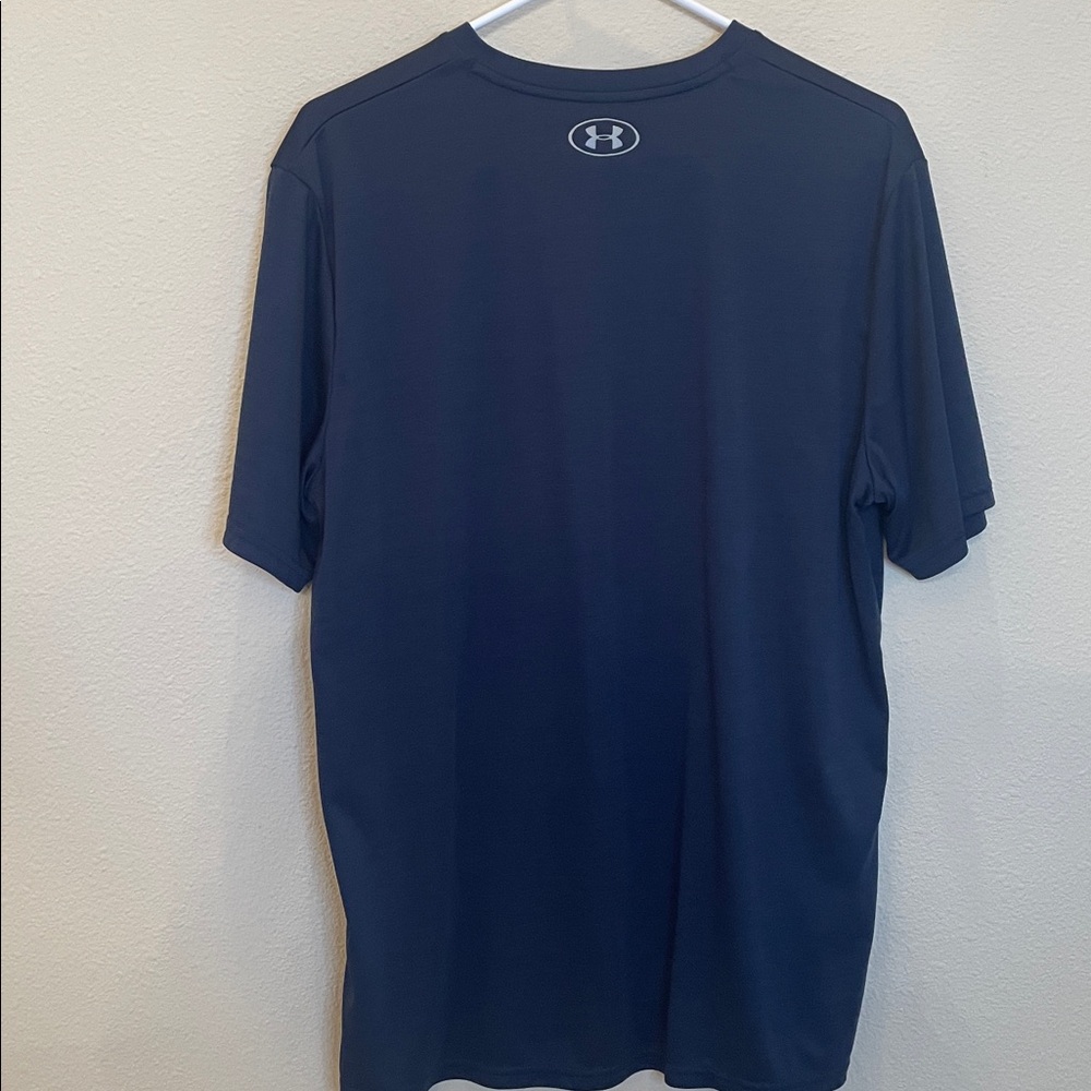 Under Armour Loose V Neck Shirt Size XL - Picture 4 of 5